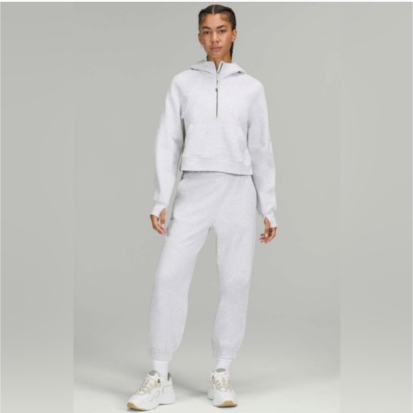 Lululemon relaxed high rise jogger - Picture 3 of 8